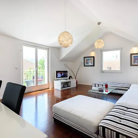 Gea Apartment *